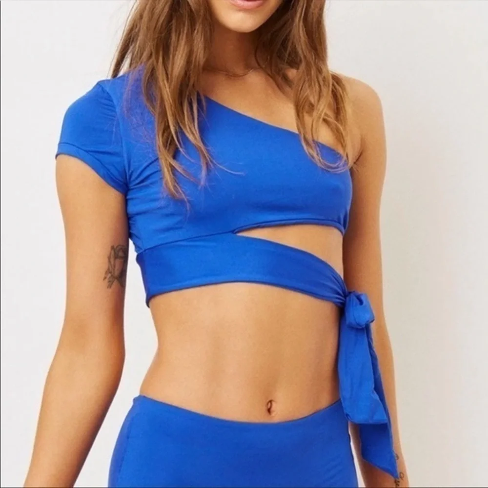 Frankies bikinis women’s 2X puck one shoulder bikini top‎